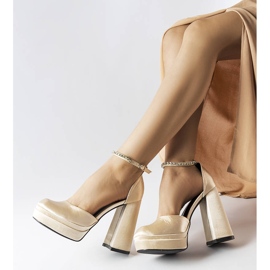 Zapatos de tacón beige de Elida 1 Zapatos de tacón beige de Elida 1