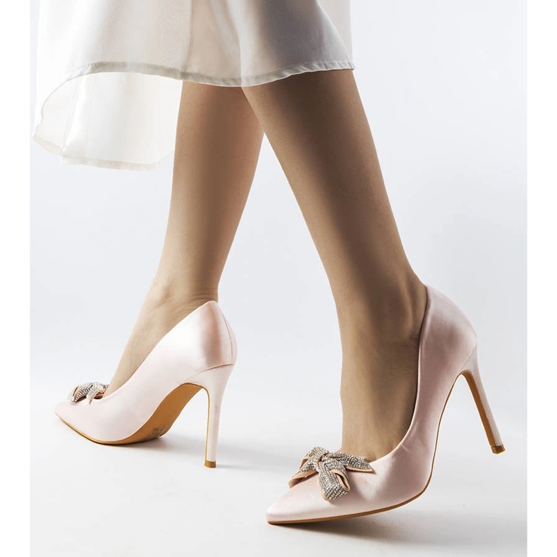 Inna Alfileres rosas con acabado satinado con lazo de Madonna rosado 1 Inna Alfileres rosas con acabado satinado con lazo de Madonna rosado 1