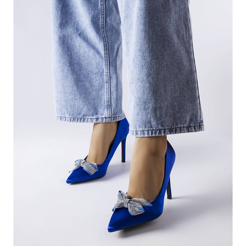 Alfileres azules con acabado satinado y lazo Mia 1 Alfileres azules con acabado satinado y lazo Mia 1