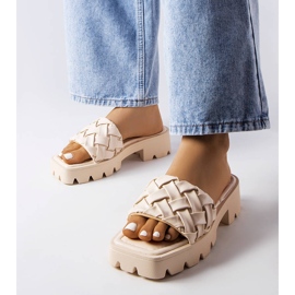 Babuchas beige con suela de tractor de Lora 1 Babuchas beige con suela de tractor de Lora 1