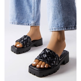 Pantuflas negras con suela de tractor de Lora negro 1 Pantuflas negras con suela de tractor de Lora negro 1