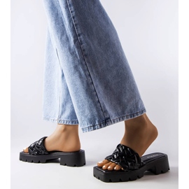 Pantuflas negras con suela de tractor de Lora negro 2 Pantuflas negras con suela de tractor de Lora negro 2