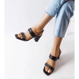 Sandalias negras en el puesto Moli negro 1