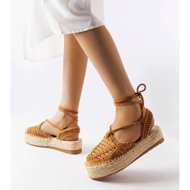 Alpargatas camel con cordones de Partenia marrón 1