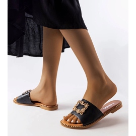 Chanclas con adornos negros de Miriam 2