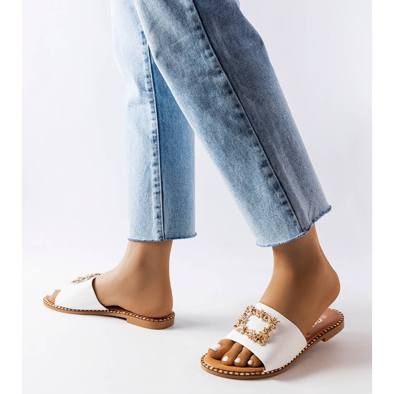 Chanclas Miriam blancas con adorno blanco 2