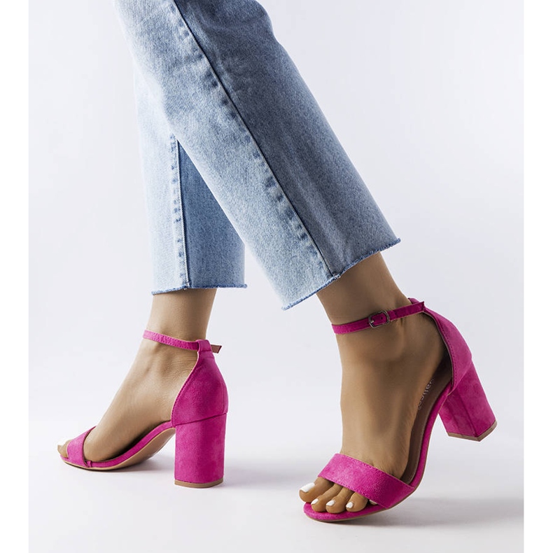 Sandalias rosas de tacón bajo de Lourna. rosado 1