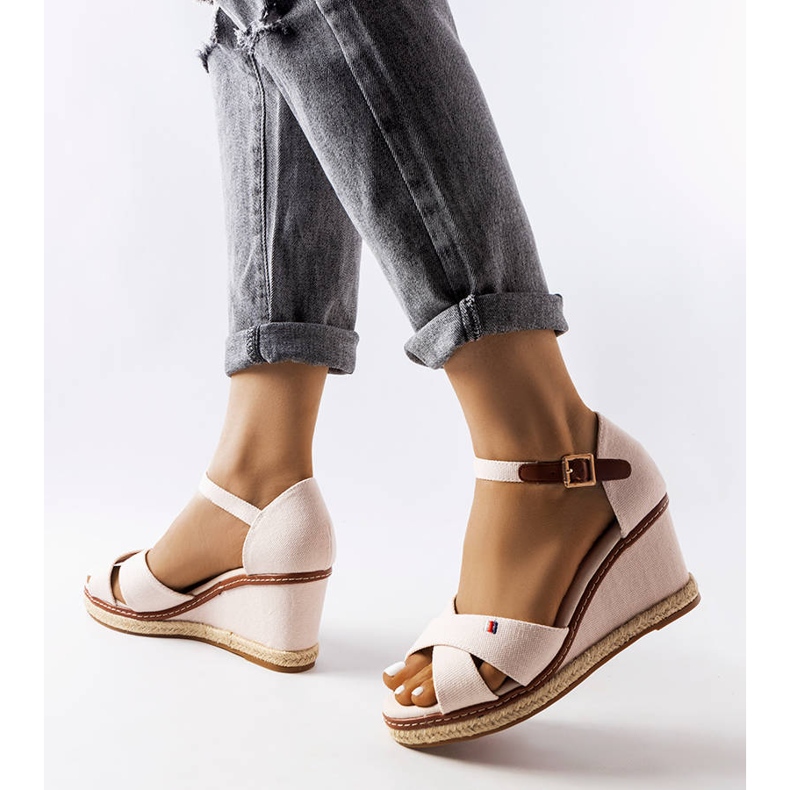 Alpargatas Eleonora cuña blancas beige 1 Alpargatas Eleonora cuña blancas beige 1