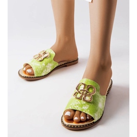 Chanclas verde lea con hebilla 1