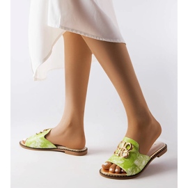Chanclas verde lea con hebilla 2