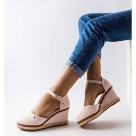 Alpargatas con cuña beige de Adelinda 1