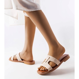 Chanclas planas beige de Leyra 2