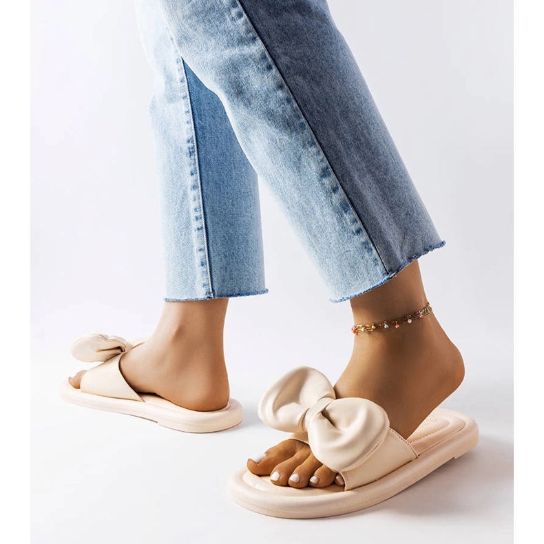 Inna Pantuflas con lazo beige de Lende 2