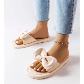 Inna Pantuflas con lazo beige de Lende 1
