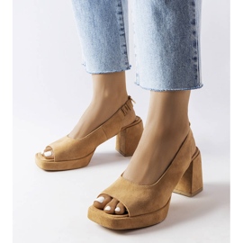 Sandalias Karino de terciopelo beige 1