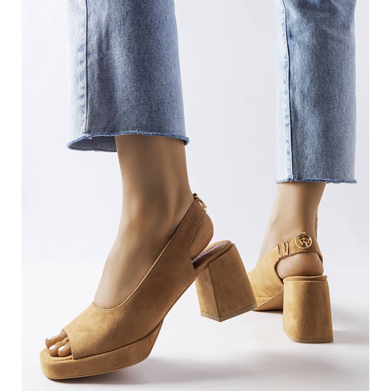 Sandalias Karino de terciopelo beige 2