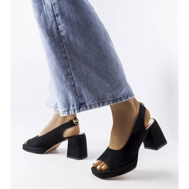 Sandalias negras de terciopelo de Karino. negro 2