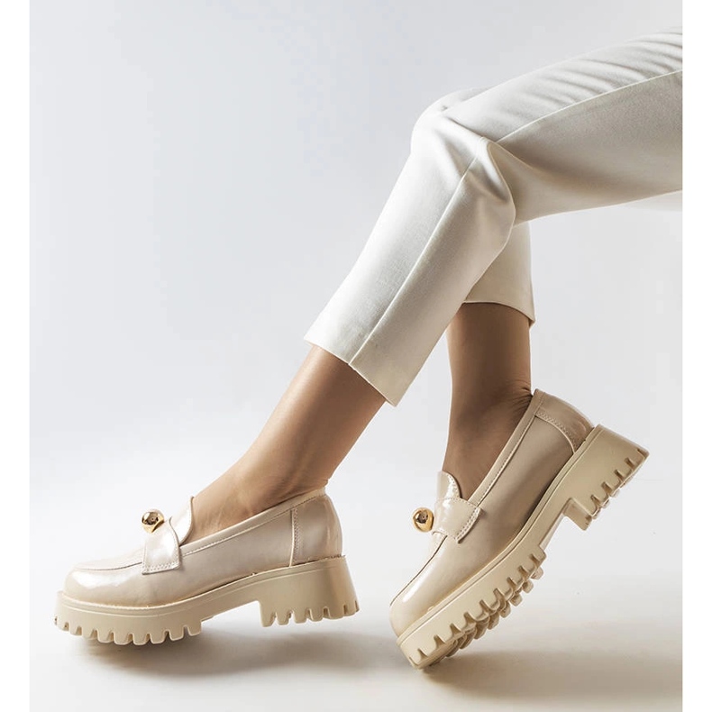 Inna Zapatos lacados en beige de Stella 1