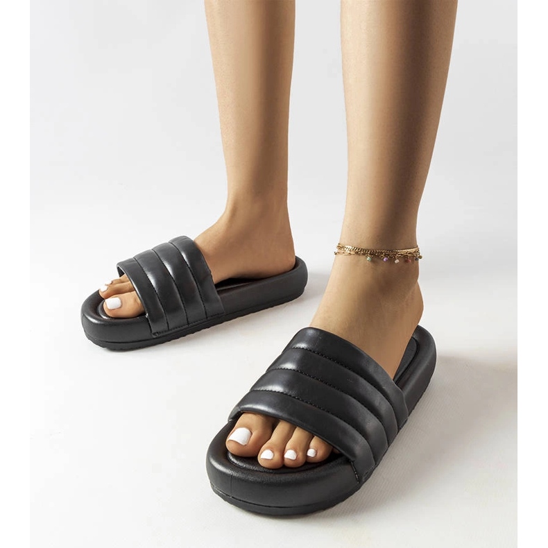 Inna Chanclas negras decoradas con acolchado de Dorene negro 1 Inna Chanclas negras decoradas con acolchado de Dorene negro 1