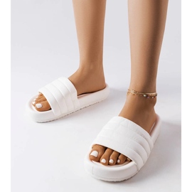 Chanclas blancas decoradas con acolchado Dorene blanco 1