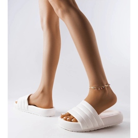 Chanclas blancas decoradas con acolchado Dorene blanco 2