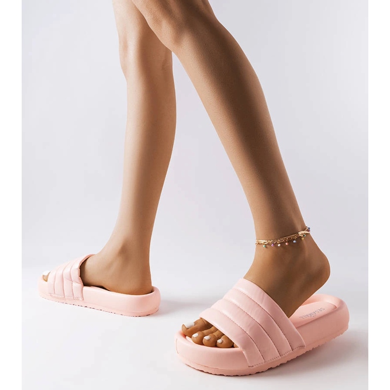 Inna Pantuflas rosas decoradas con acolchado de Dorene 2