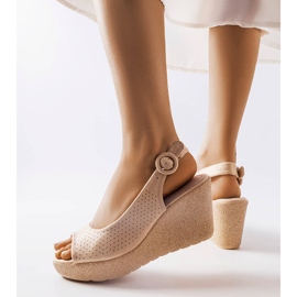 Sandalias doradas con cuña de Lobelia beige 1
