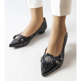 Zapatos negros de tacón bajo de Siciliano 1