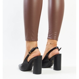 Zapatos negros con tacón abierto de Wechsler 2