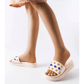 Chanclas beige decoradas de Montesarchio 2
