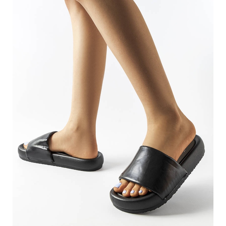 Chanclas negras en plataforma Franco negro 2