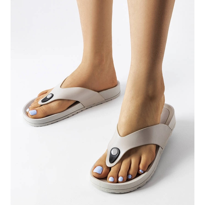 Sandalias grises con plataforma de Elide. 1