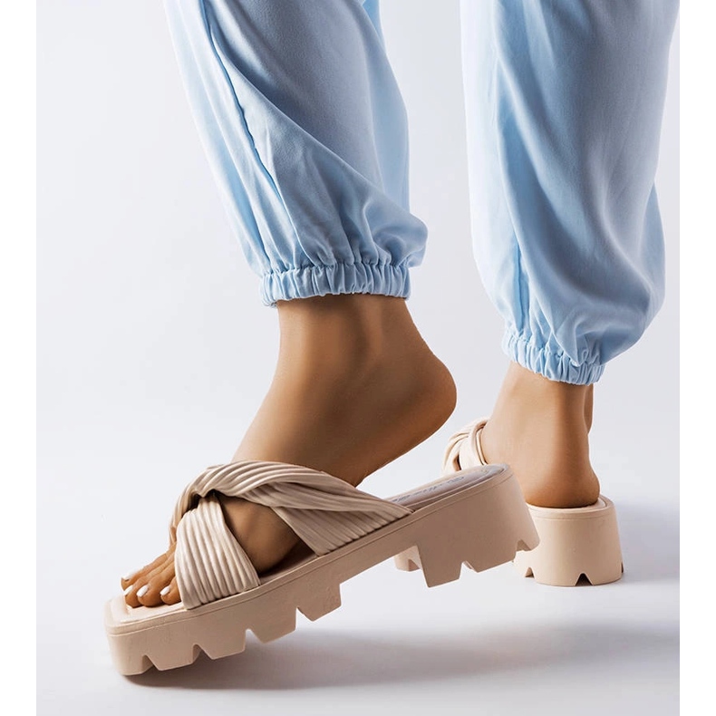 Chanclas con suela de tractor beige Dubé 2