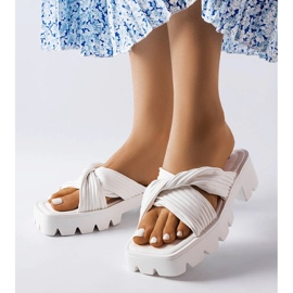 Chanclas Dubé blancas con suela tractor beige 1 Chanclas Dubé blancas con suela tractor beige 1