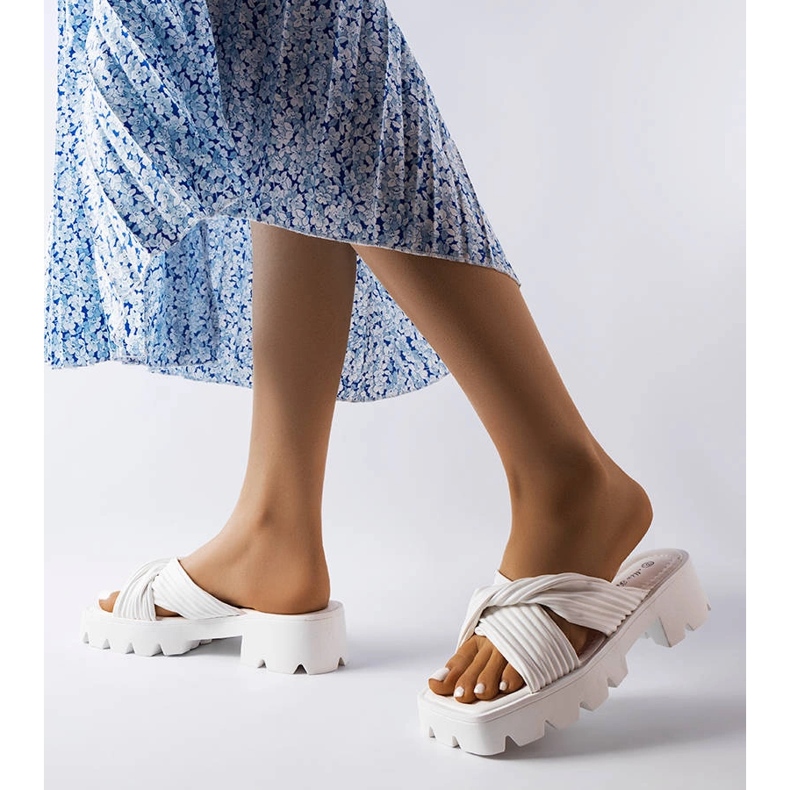 Chanclas Dubé blancas con suela tractor beige 2 Chanclas Dubé blancas con suela tractor beige 2