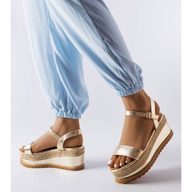 Access sandalias doradas con cuña dorado 1