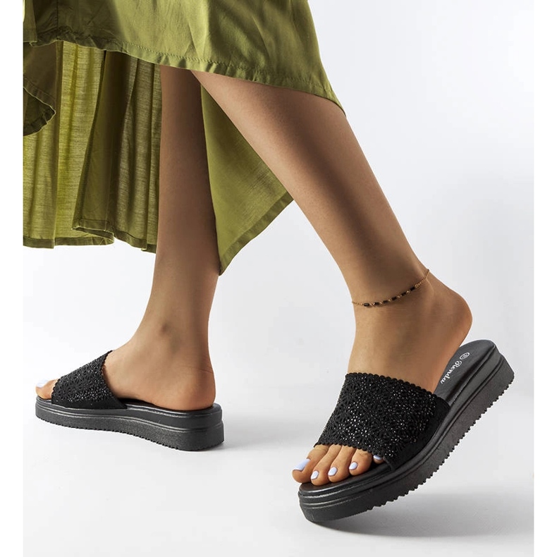 Chanclas negras caladas con circonitas de Irvine negro 2 Chanclas negras caladas con circonitas de Irvine negro 2