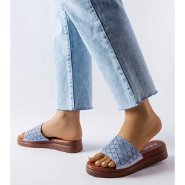 Chanclas azules caladas con circonitas de Irvine 2 Chanclas azules caladas con circonitas de Irvine 2