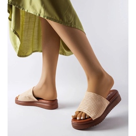 Chanclas beige con parte superior calada de Idabel 2 Chanclas beige con parte superior calada de Idabel 2