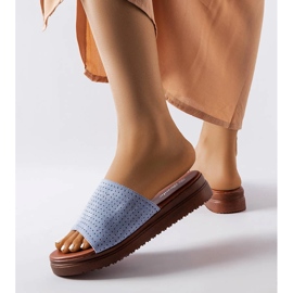 Babuchas azules con pala calada de Idabel 2
