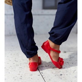Bailarinas rojas con flor rojo 1