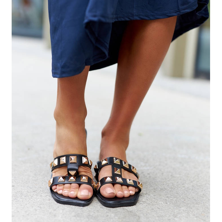 Chanclas negras decoradas con tachuelas Agnano negro 1