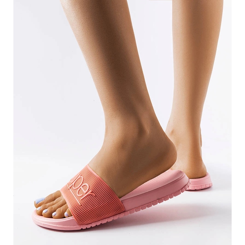 Zapatillas rosas de goma de Azelio. 1