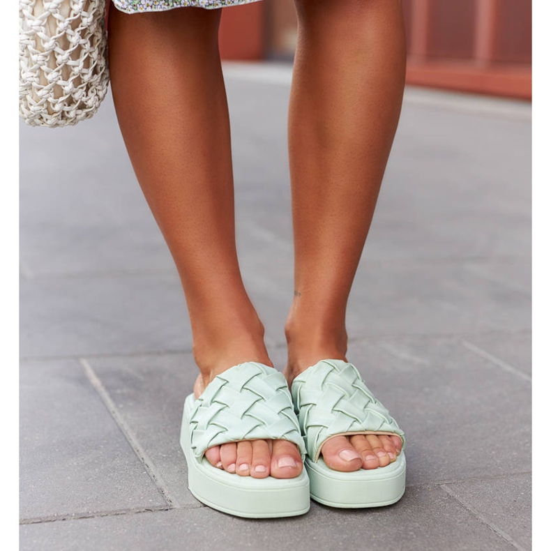 Zapatillas verdes en la plataforma Esposito 1