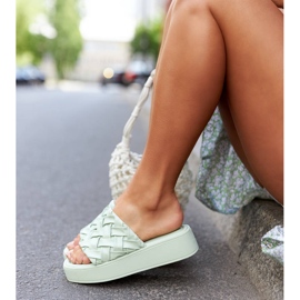 Zapatillas verdes en la plataforma Esposito 3