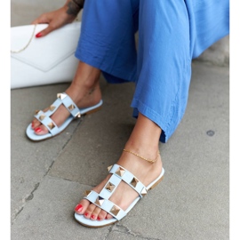 Mules azules con tachuelas de Mazzi 3