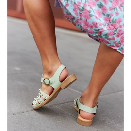 Sandalias verdes decoradas con pedrería de Gaetano 3