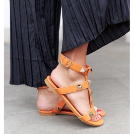 Sandalias naranjas con tachuelas de Ignazio 2