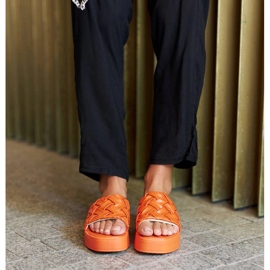 Chanclas naranjas con plataforma de Colonnello 2