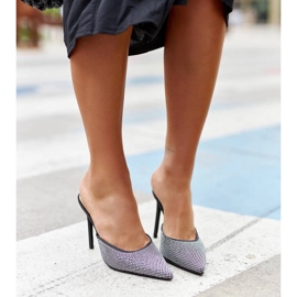 Sandalias Ortensio tacón stiletto negro con pedrería 1